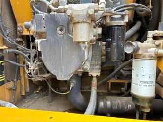 2016-komatsu-pc210lci-10-1465982-48044055