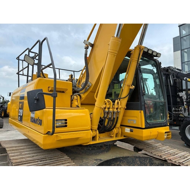 2016 كوماتسو PC210LCI-10-48044061