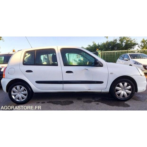 2009 رينو Clio-48052389