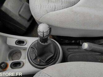2004-citroen-c3-1466078-48052503