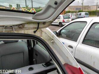 2004-citroen-c3-1466078-48052509