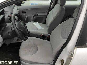 2004-citroen-c3-1466078-48052513