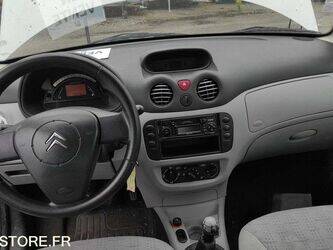 2004-citroen-c3-1466078-48052515
