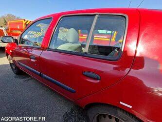 2005-renault-clio-1466086-48052735