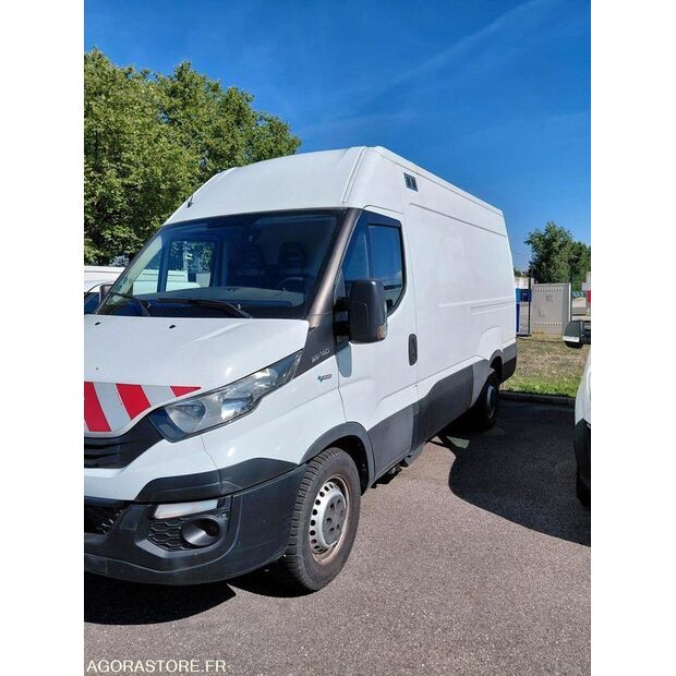 2017 Iveco 35S14N-48052798