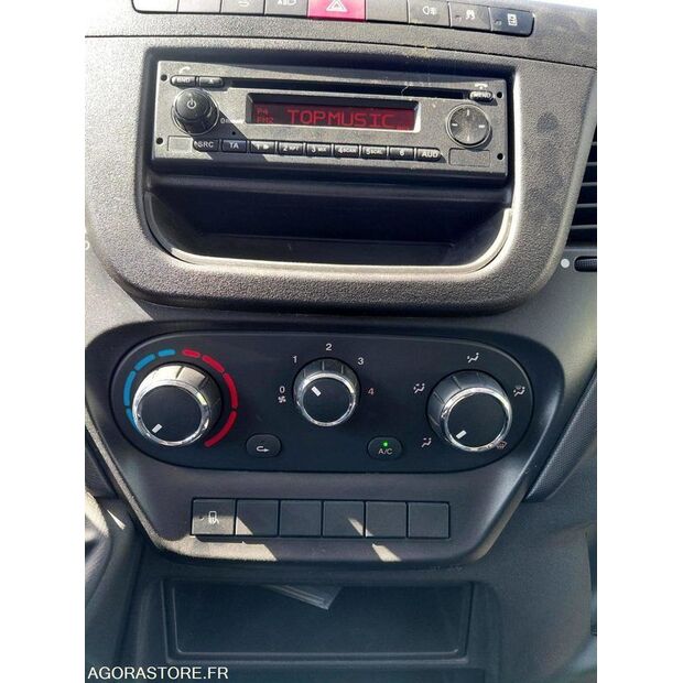 2017 Iveco 35S14N-48052801
