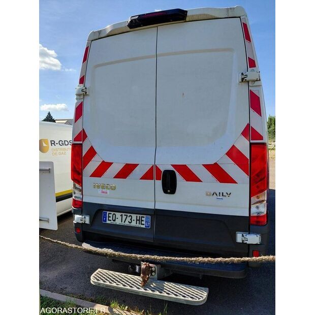 2017 Iveco 35S14N-48052803