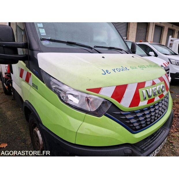 2021 Iveco 35S14N-48052817