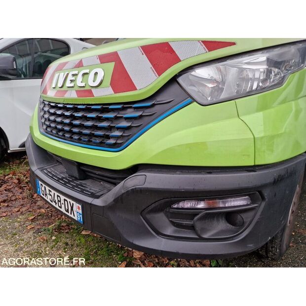 2021 Iveco 35S14N-48052821