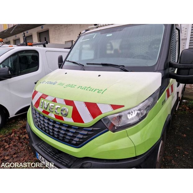 2021 Iveco 35S14N-48052822