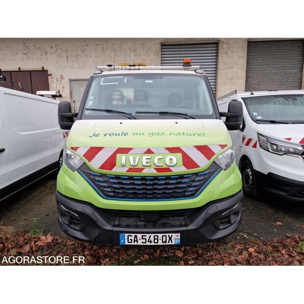2021 Iveco 35S14N-48052824