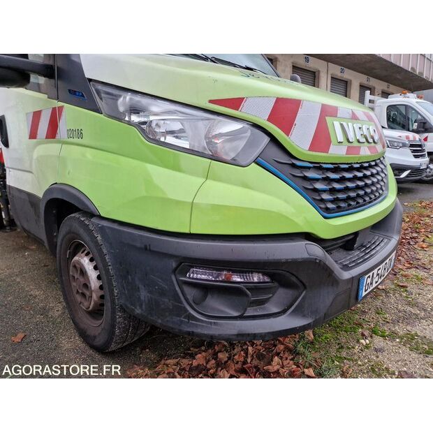 2021 Iveco 35S14N-48052825