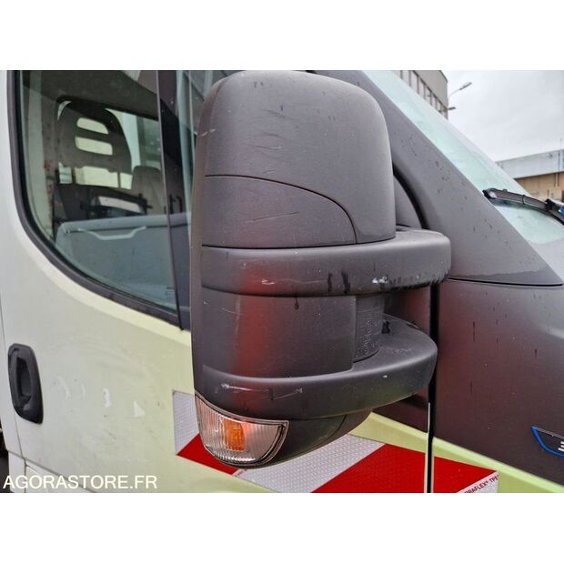 2021 Iveco 35S14N-48052831