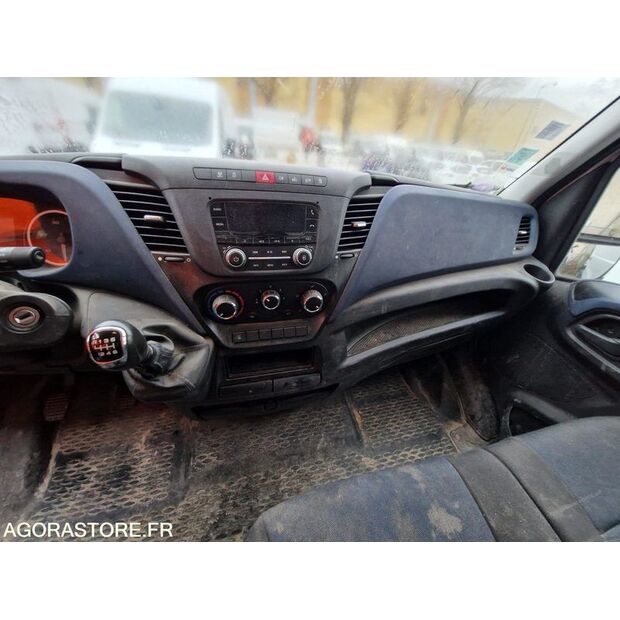 2021 Iveco 35S14N-48052856
