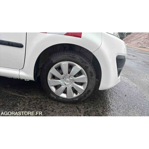 2013 Peugeot 107-48053001