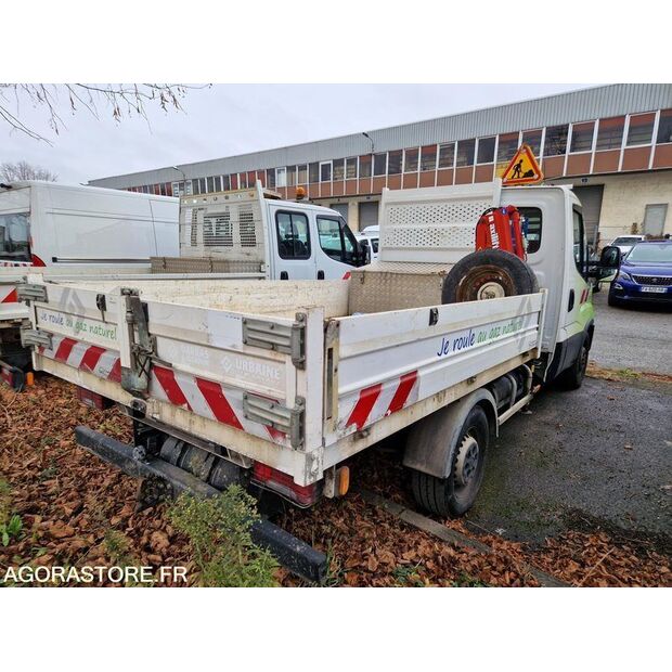 2021 Iveco 35S14N-48053071