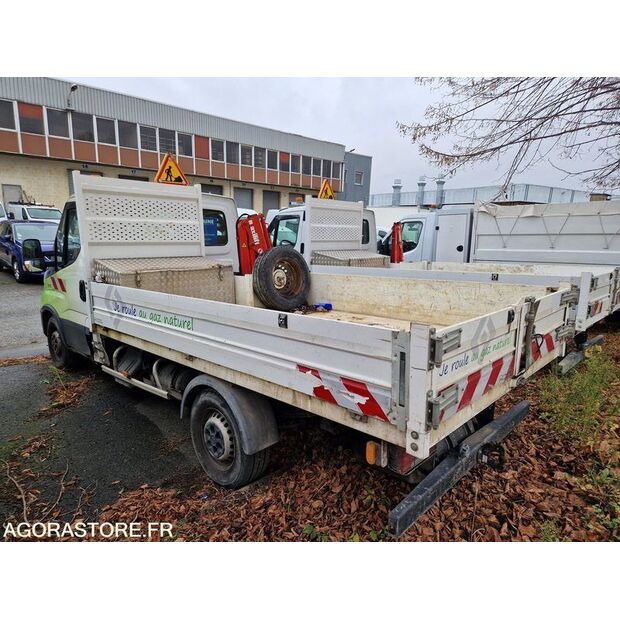 2021 Iveco 35S14N-48053072