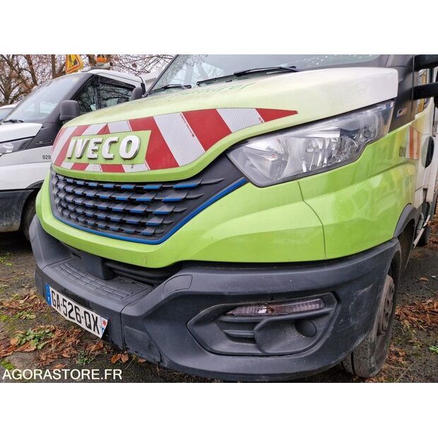 2021 Iveco 35S14N-48053073