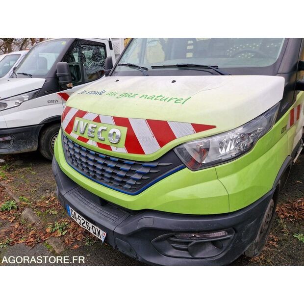2021 Iveco 35S14N-48053074