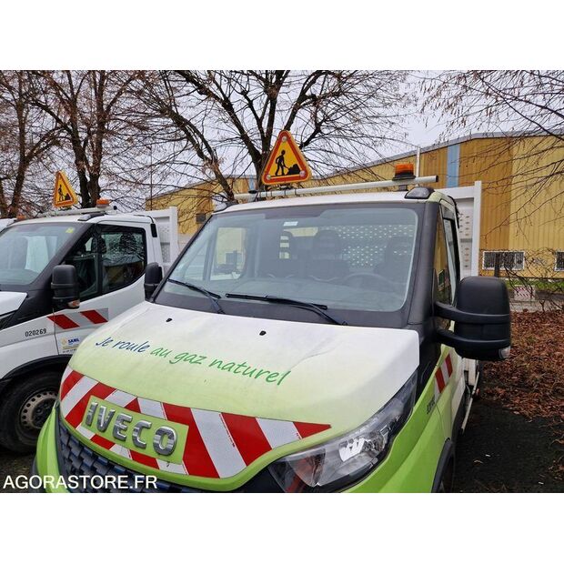 2021 Iveco 35S14N-48053076