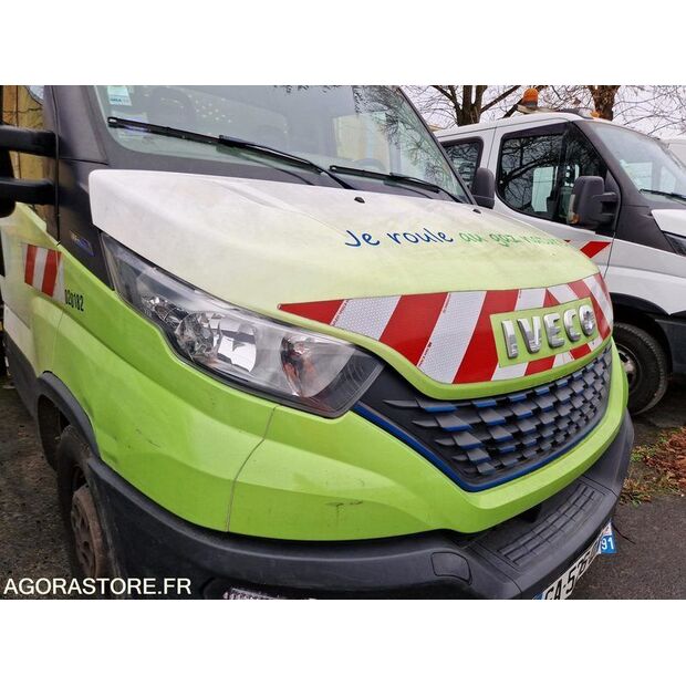 2021 Iveco 35S14N-48053079