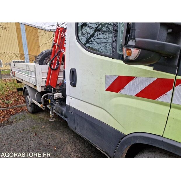 2021 Iveco 35S14N-48053082