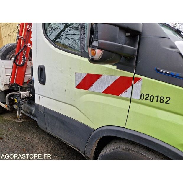 2021 Iveco 35S14N-48053083
