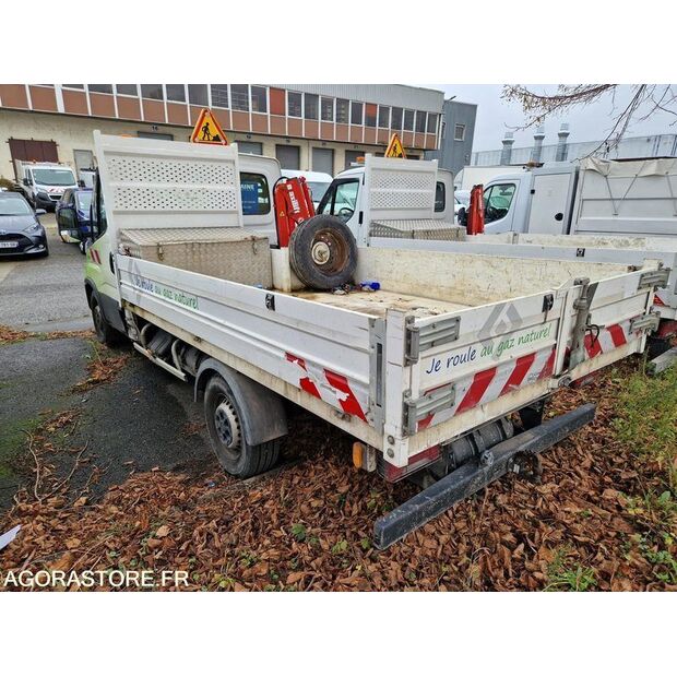 2021 Iveco 35S14N-48053107