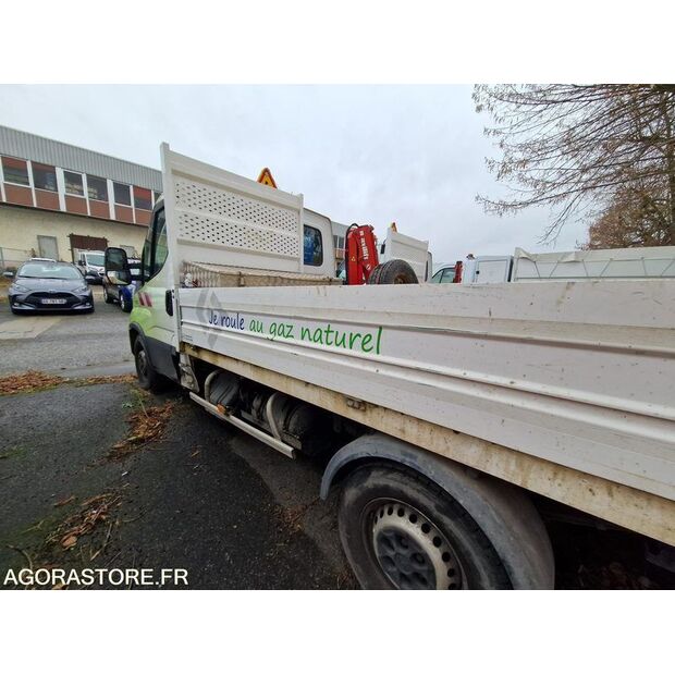 2021 Iveco 35S14N-48053111
