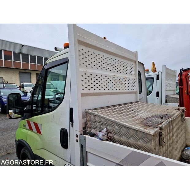2021 Iveco 35S14N-48053115