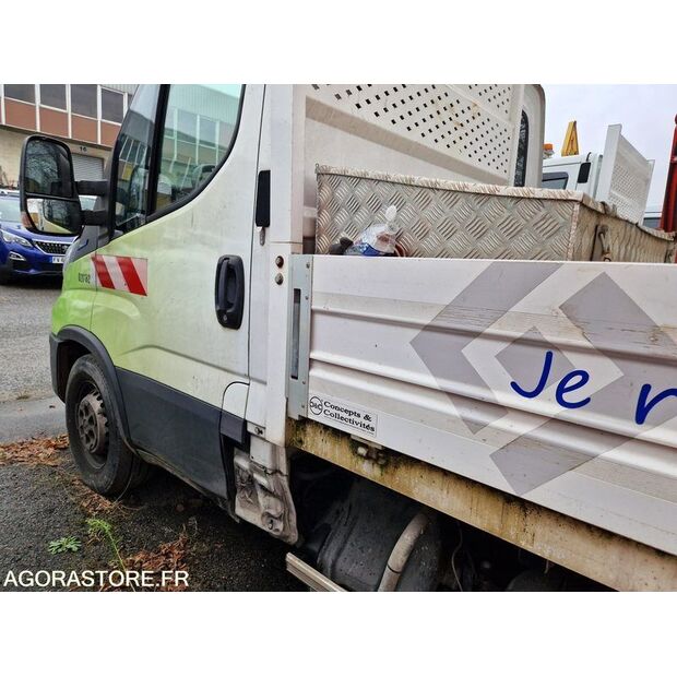 2021 Iveco 35S14N-48053117