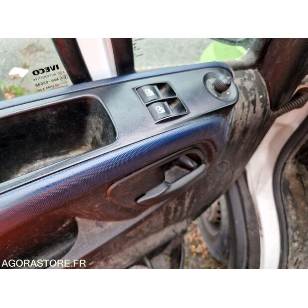2021 Iveco 35S14N-48053121