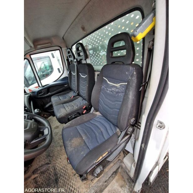 2021 Iveco 35S14N-48053122