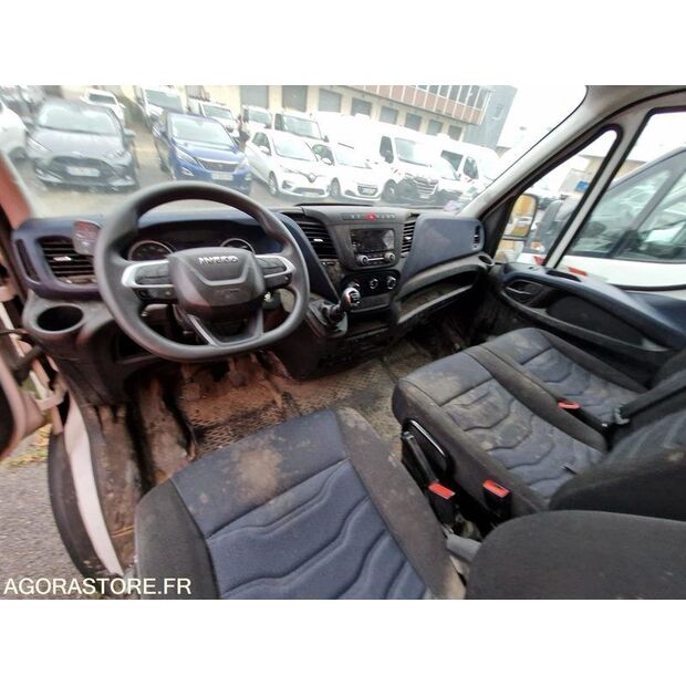 2021 Iveco 35S14N-48053123