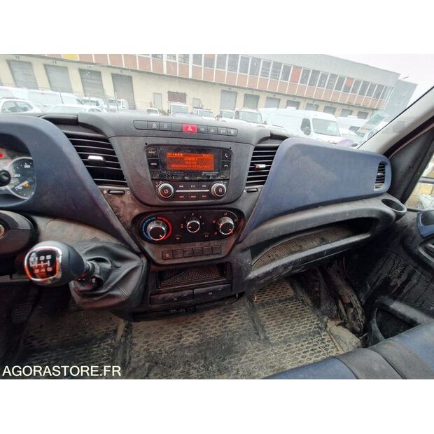 2021 Iveco 35S14N-48053125