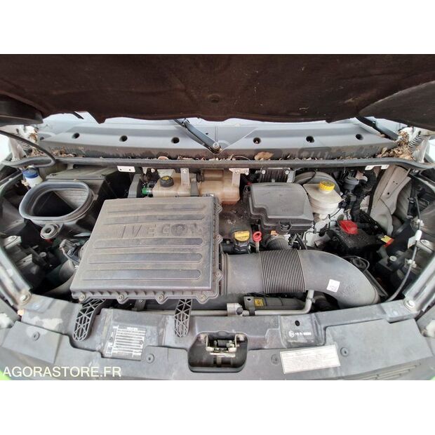 2021 Iveco 35S14N-48053129