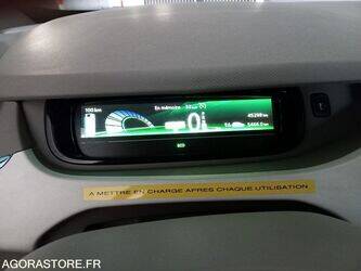 2013-renault-zoe-1466100-48053196