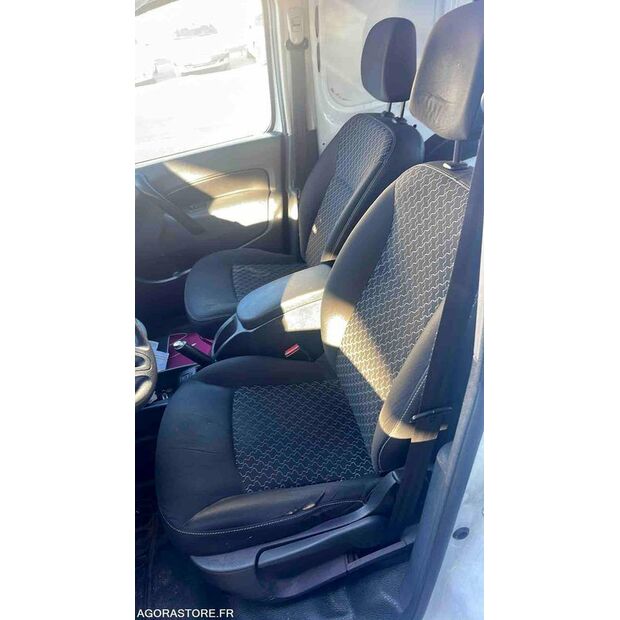 2016 Renault Kangoo-48053704