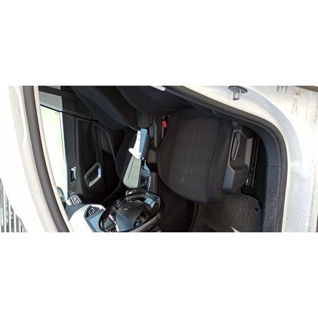 2016 Peugeot 308-48053790