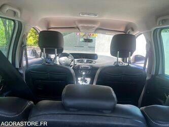 2016-renault-megane-1466132-48053963