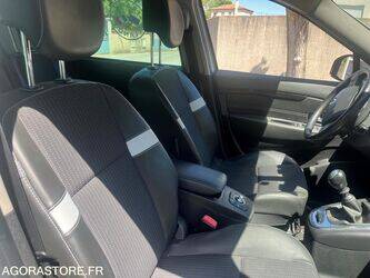 2016-renault-megane-1466132-48053967
