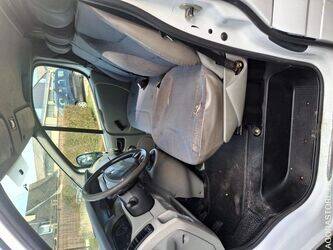 2006-renault-trafic-1466146-48054298