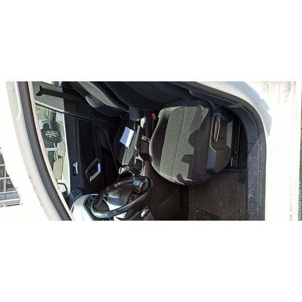 2017 Peugeot 308-48054648