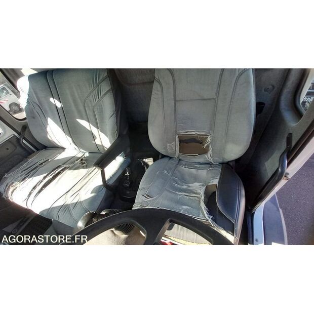 1998 Renault M150-48054830