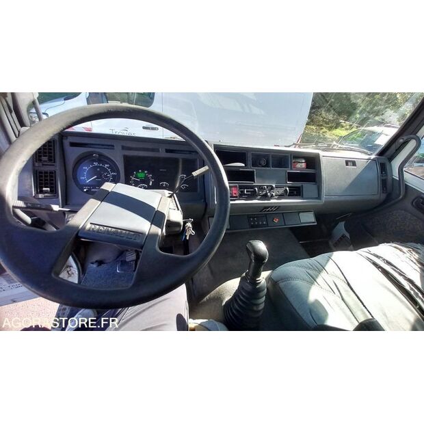 1998 Renault M150-48054831