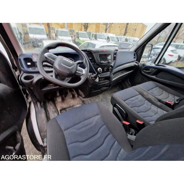 2021 Iveco 35S14N-48054927