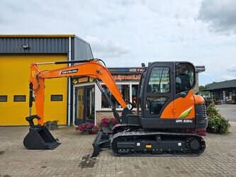 صورة ل حفارات 2025 ديفيلون DX60E-10N