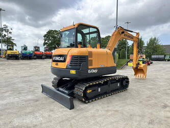 2020-hyundai-r60vs-1466221-48060083