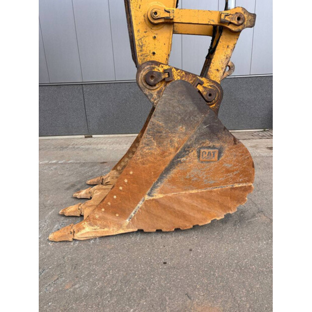 2017 Caterpillar 352FL-48060615