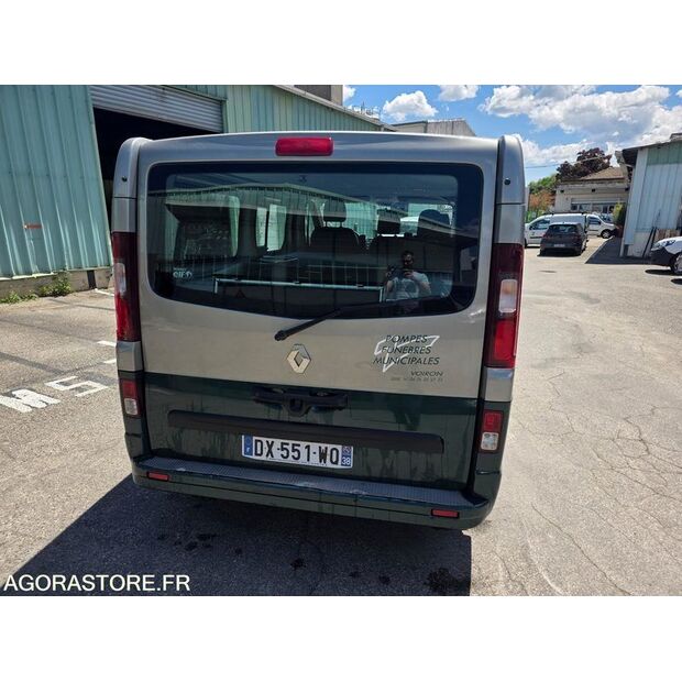 2015 Renault Trafic-48077473